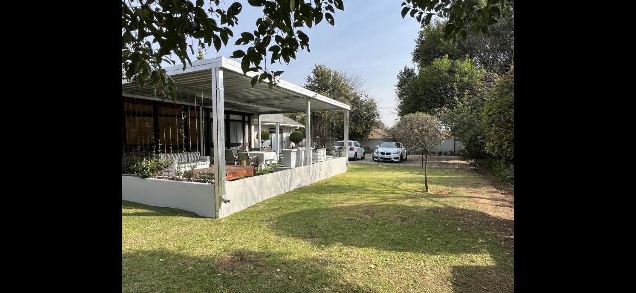 Le'Ciara Luxury Guest House Johannesburg Esterno foto